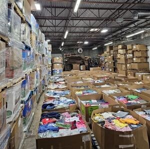 Lot of 25 Women Clothing Bulk Wholesale Resale Consignment Size All New.